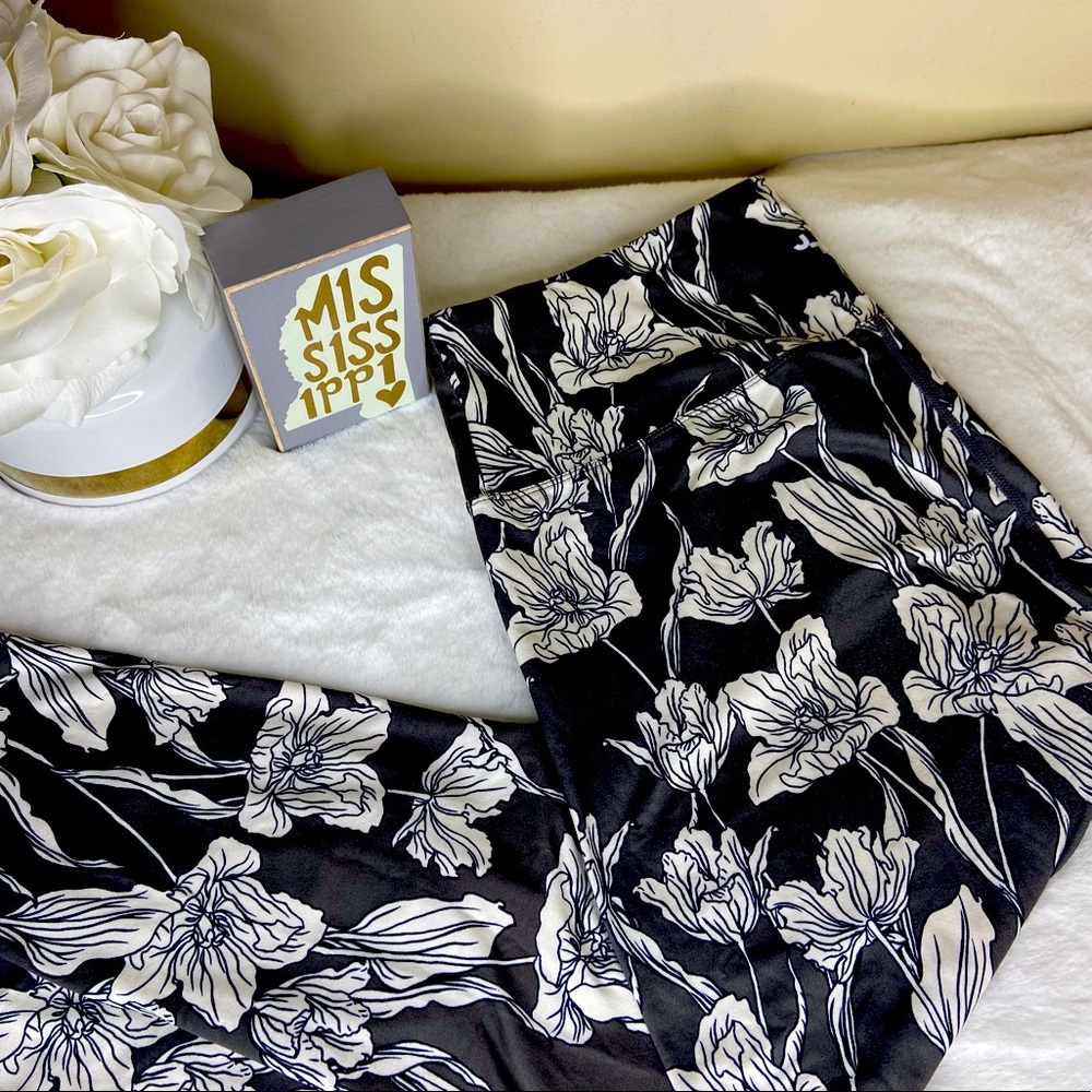 Joy Lab Long Grey Floral Workout Pants